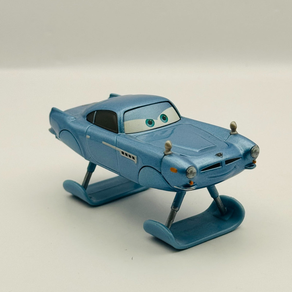 Disney Pixar Cars - HYDROFOIL FINN MCMISSILE DELUXE Cars 2 2011 - 1:55 Diecast