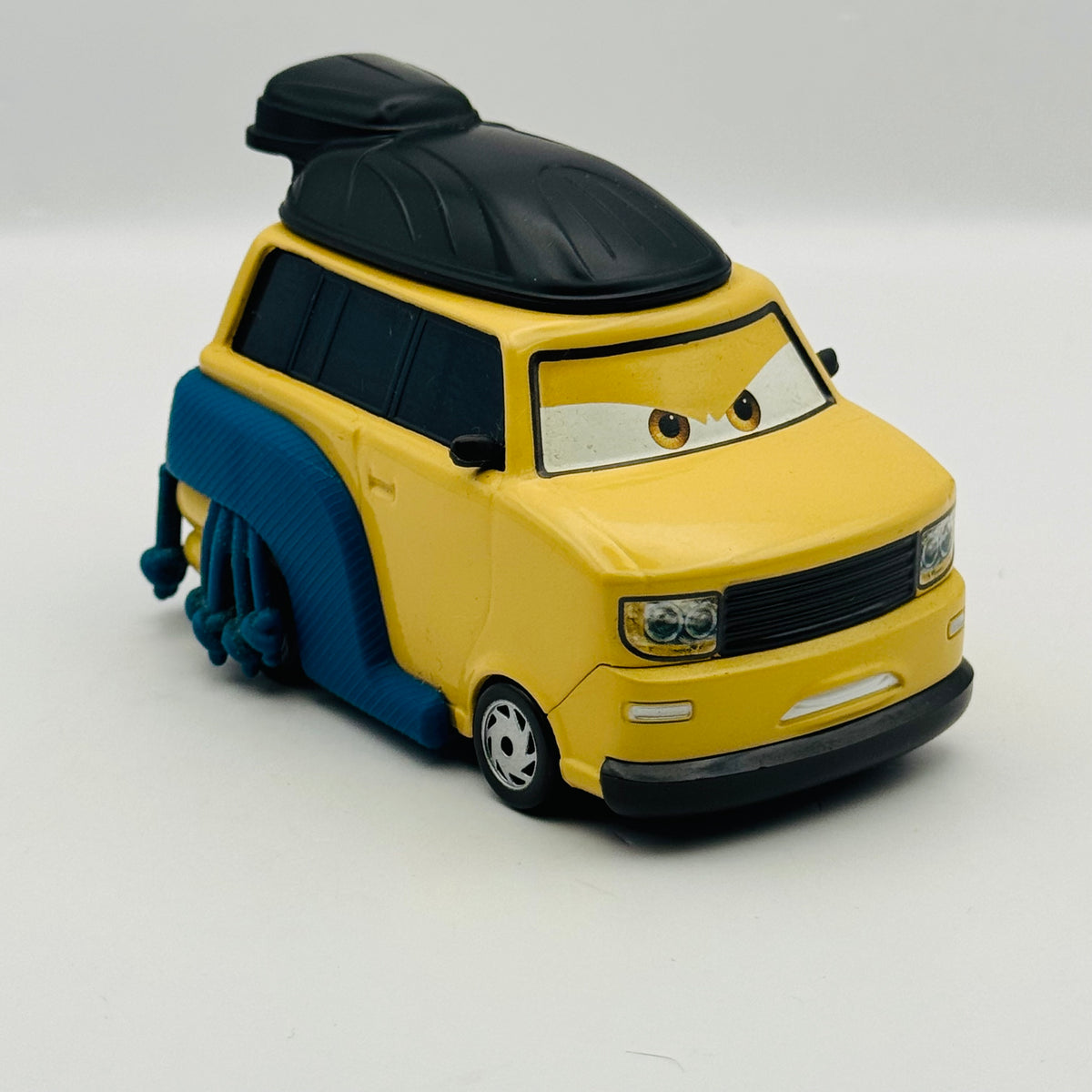 Disney Pixar Cars - PINION TANAKA SUMO DELUXE Cars 2 2011 - 1:55 Diecast