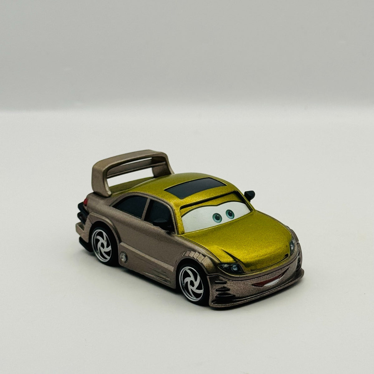 Disney Pixar Cars Toon - KAA REESU Tokyo Mater 2010 - 1:55 Diecast
