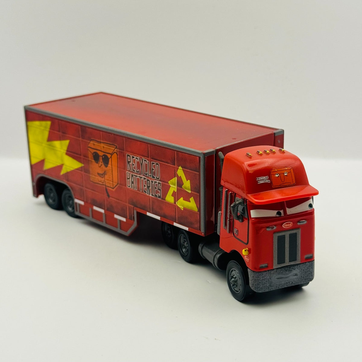 Disney Pixar Cars - JERRY RECYCLED BATTERIES HAULER 2009 - 1:55 Diecast