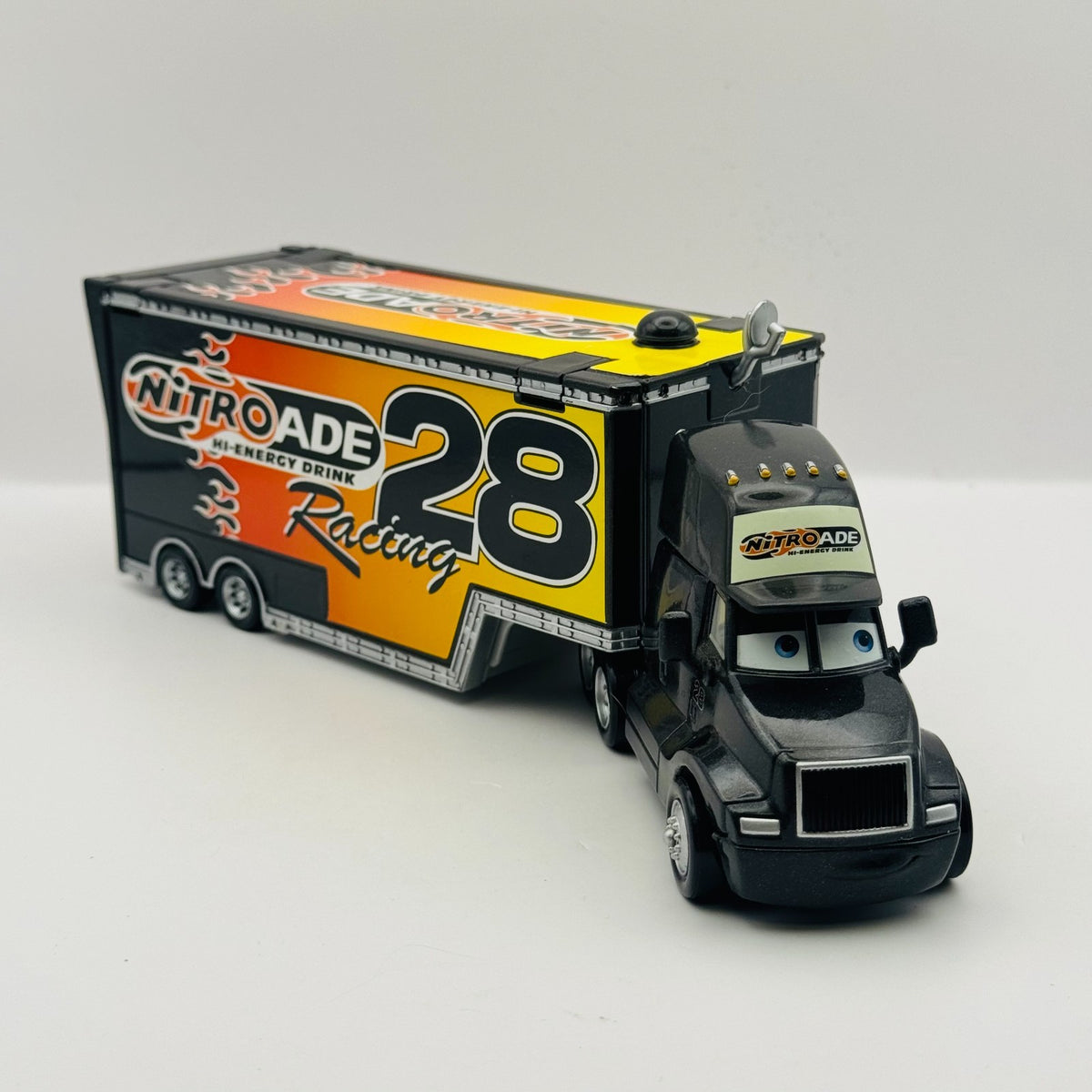 Disney Pixar Cars - NITROADE HAULER Truck & Trailer 2009 - 1:55 Diecast