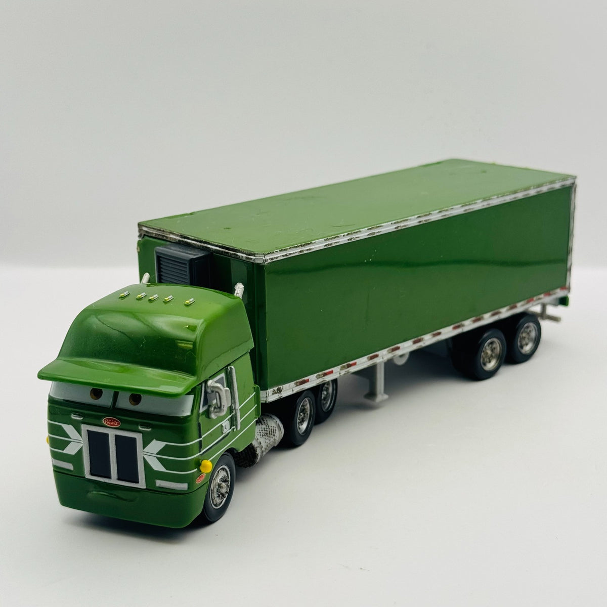 Disney Pixar Cars - GIL HAULER Truck & Trailer 2009 - 1:55 Diecast