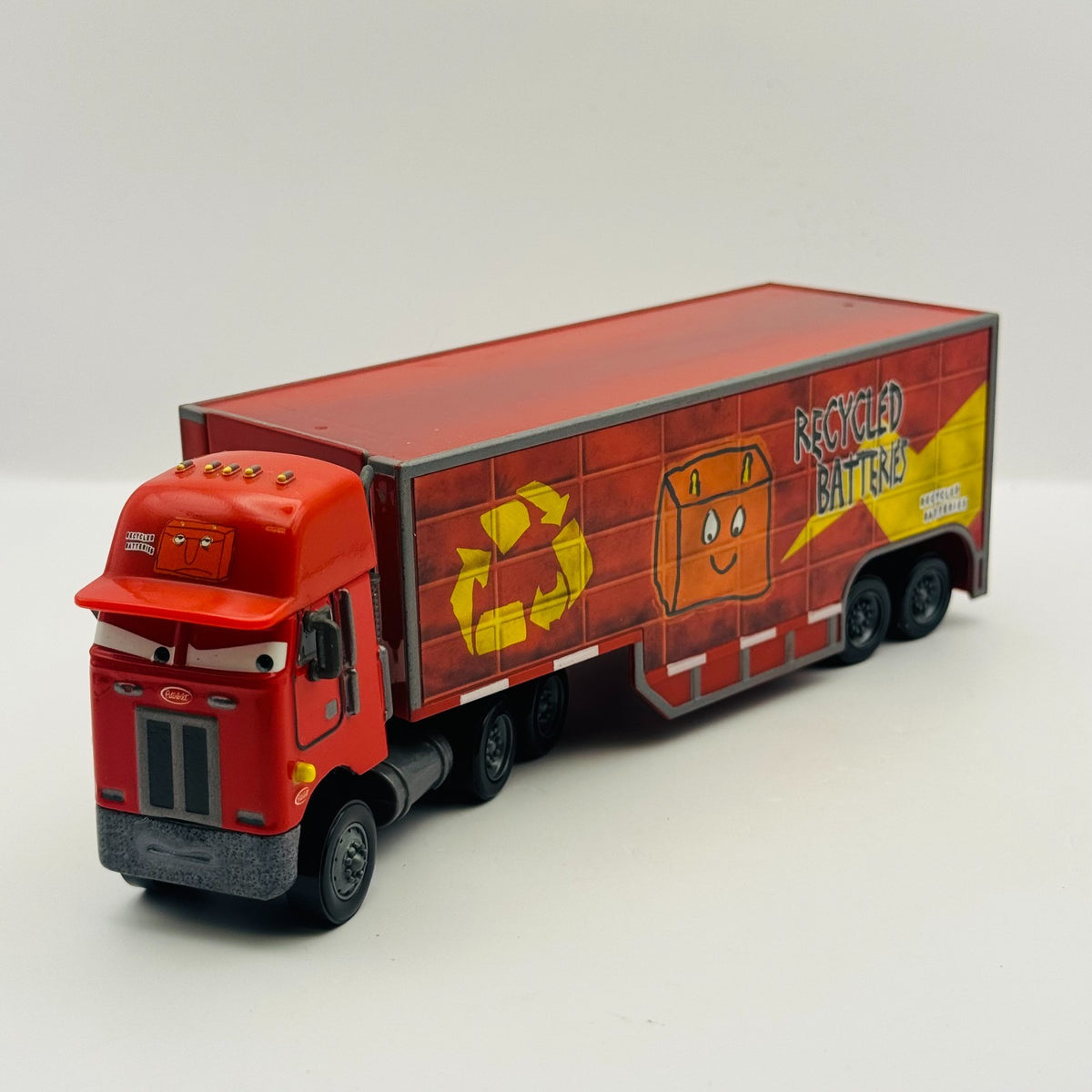 Disney Pixar Cars - JERRY RECYCLED BATTERIES HAULER 2009 - 1:55 Diecast