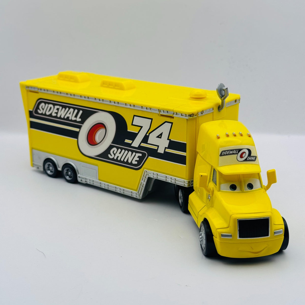 Disney Pixar Cars - SIDEWALL SHINE HAULER Truck & Trailer 2010 - 1:55 Diecast