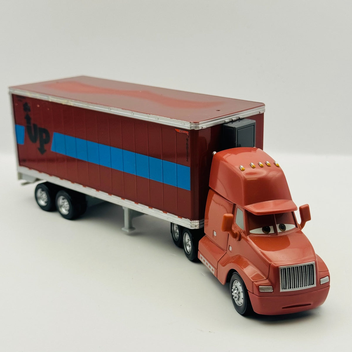 Disney Pixar Cars - OLIVER LIGHTLOAD HAULER 2010 - 1:55 Diecast