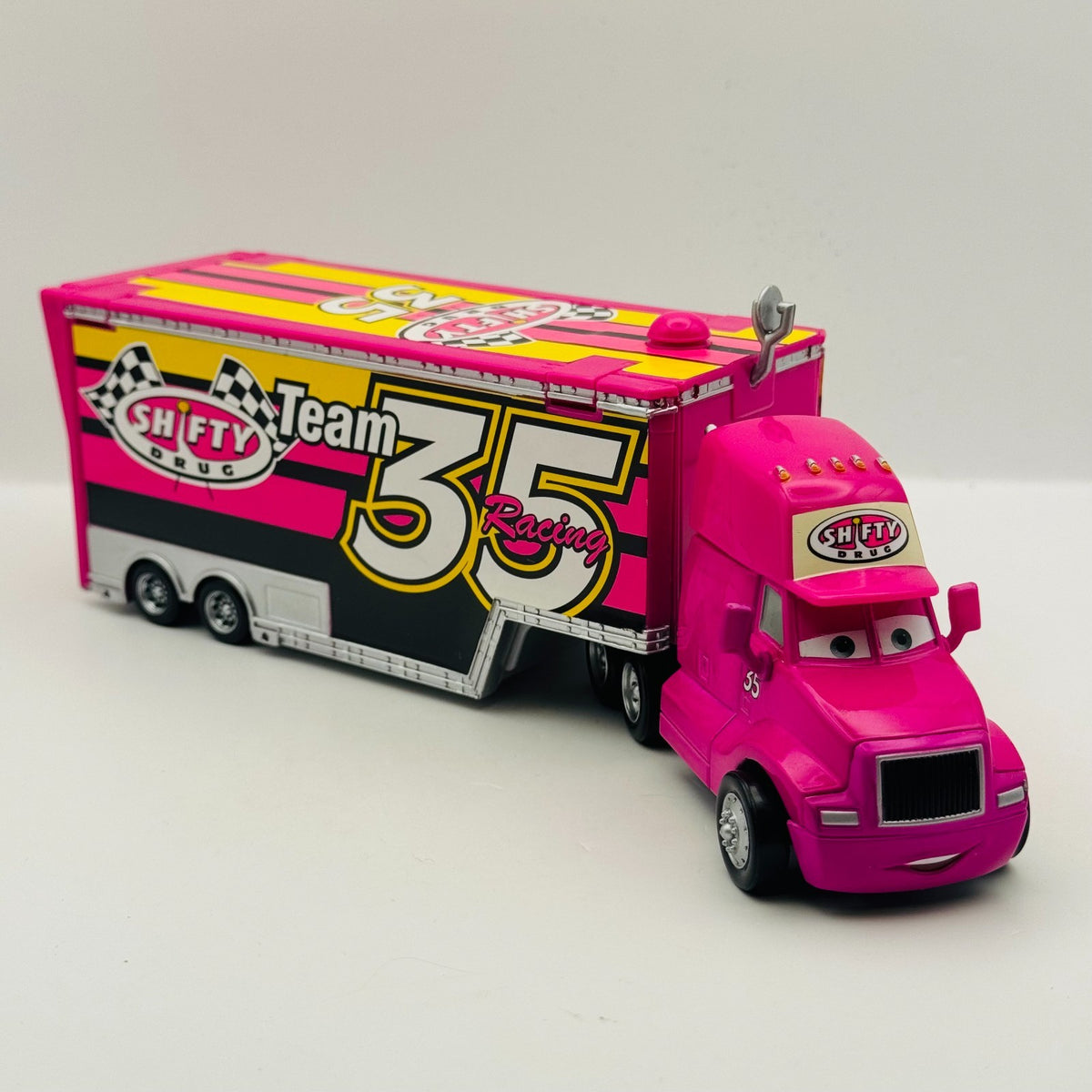 Disney Pixar Cars - SHIFTY DRUG HAULER Truck & Trailer 2010 - 1:55 Diecast