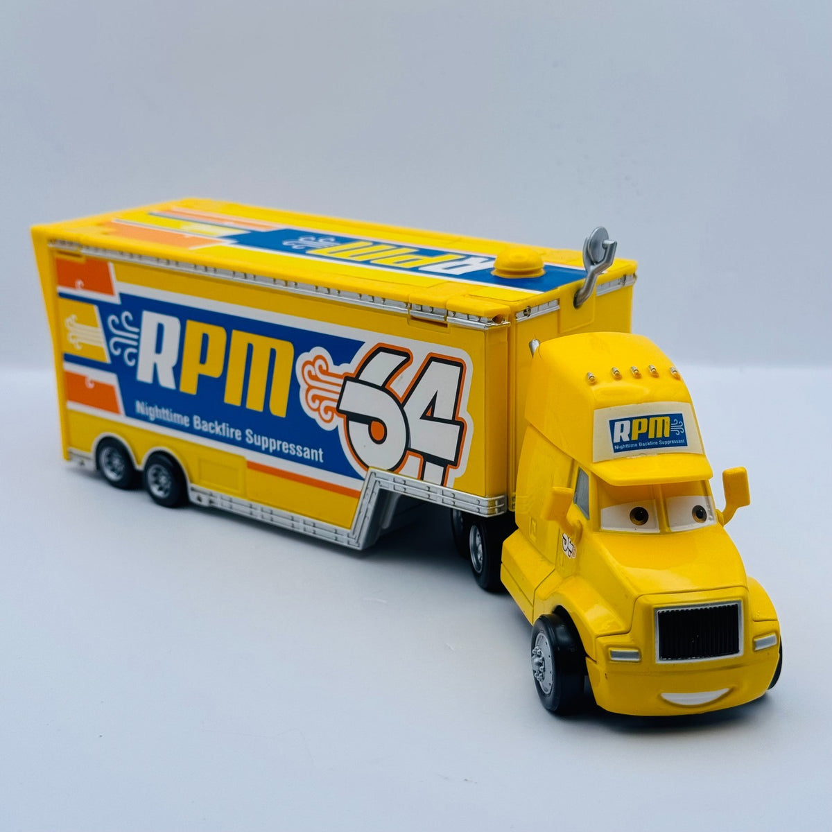 Disney Pixar Cars - RPM HAULER Truck & Trailer 2009 - 1:55 Diecast