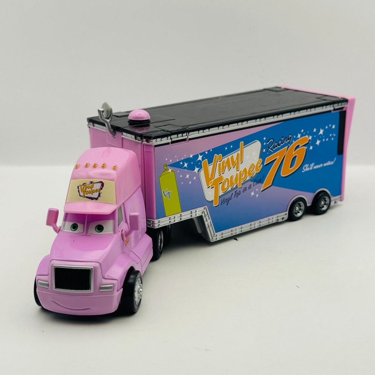 Disney Pixar Cars - VINYL TOUPEE HAULER Truck & Trailer 2010 - 1:55 Diecast