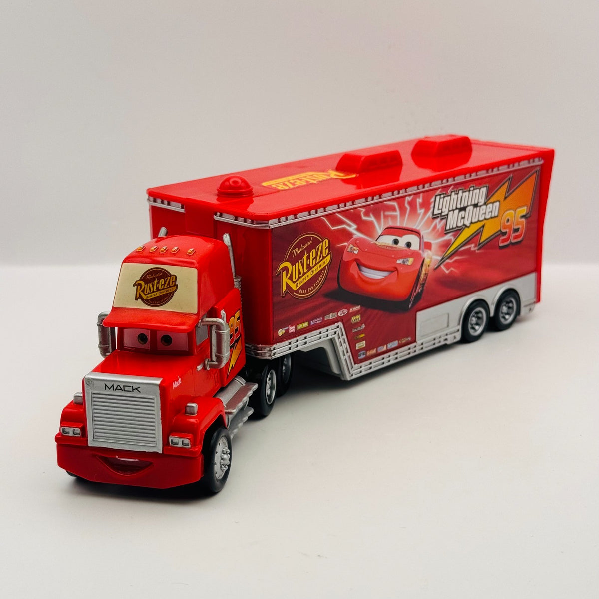Disney Pixar Cars - CARS 1 MACK HAULER Race O Rama 2009 - 1:55 Diecast