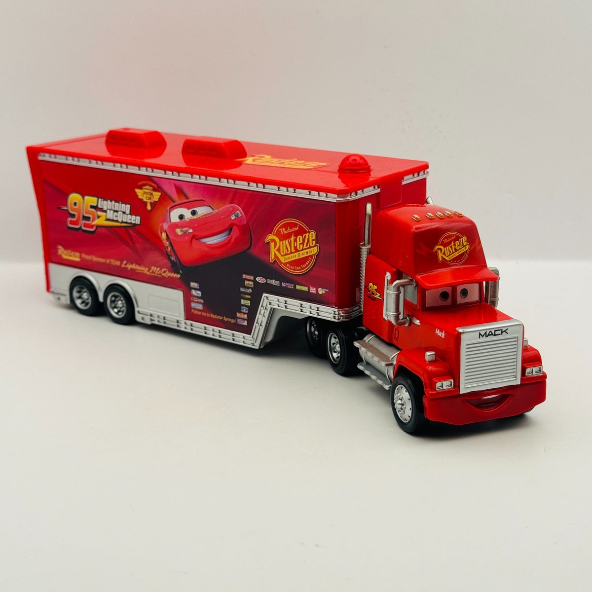 Disney Pixar Cars - HUDSON HORNET PISTON CUP CARS 2 MACK HAULER - 1:55 Diecast