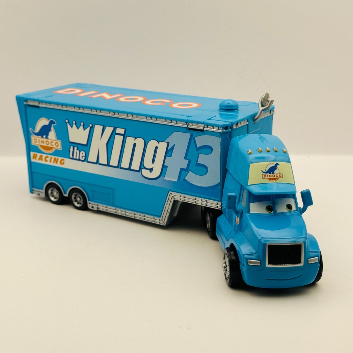 Disney Pixar Cars - DINOCO THE KING GRAY HAULER Truck & Trailer - 1:55 Diecast