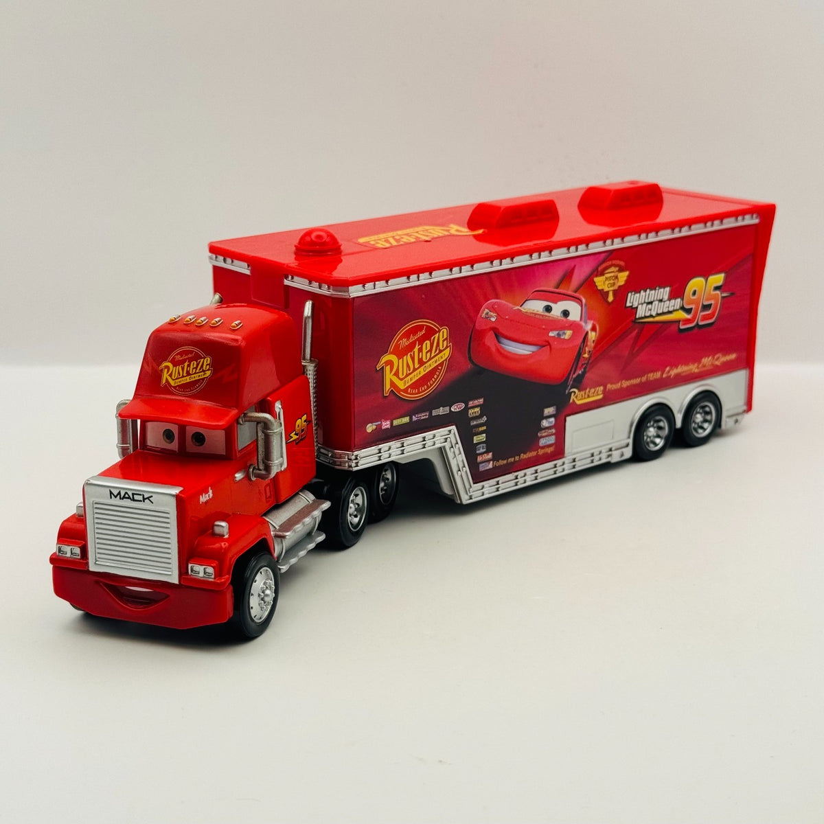 Disney Pixar Cars - HUDSON HORNET PISTON CUP CARS 2 MACK HAULER - 1:55 Diecast