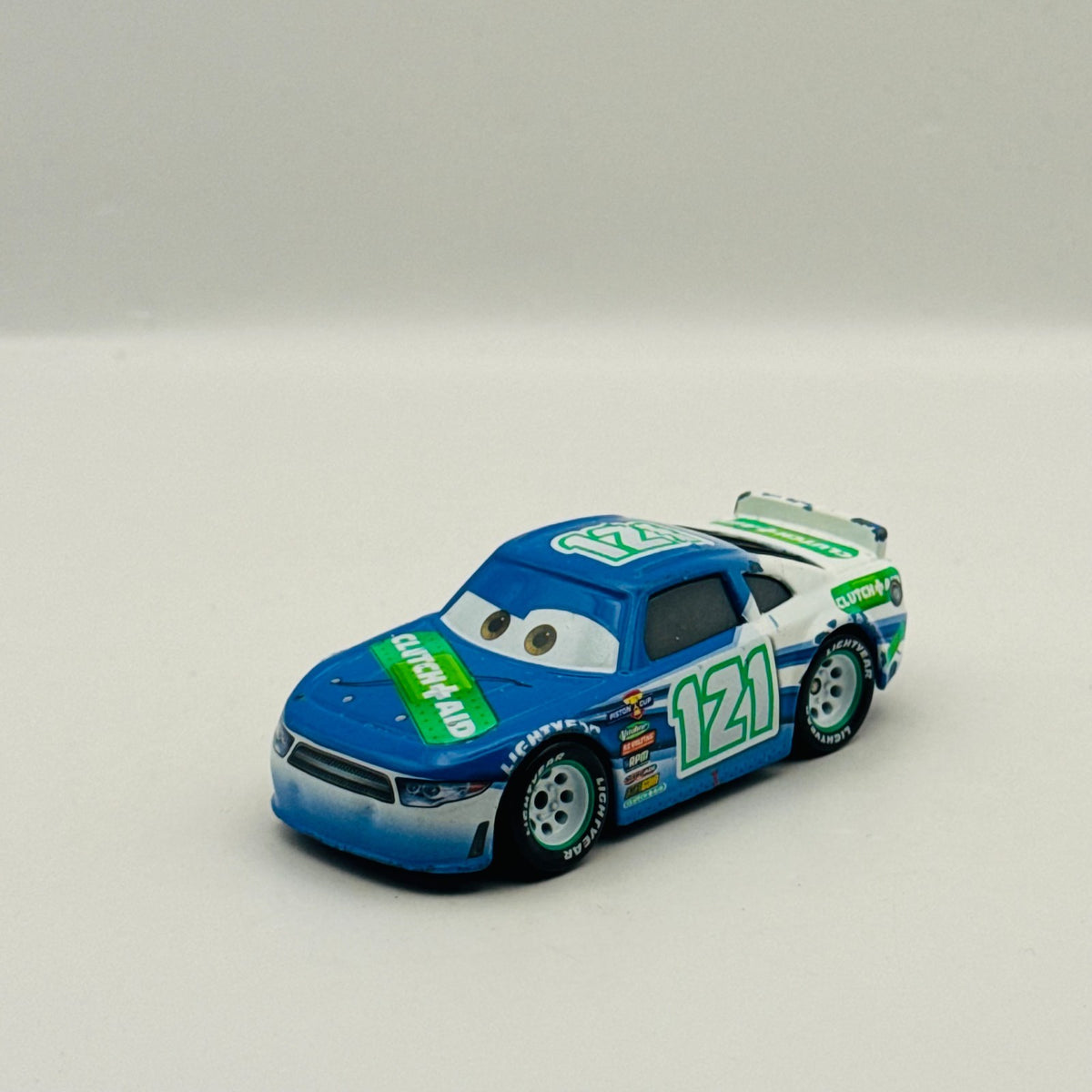 Disney Pixar Cars - DINO DRAFTSKY CLUTCH AID Veteran Racer - 1:55 Diecast