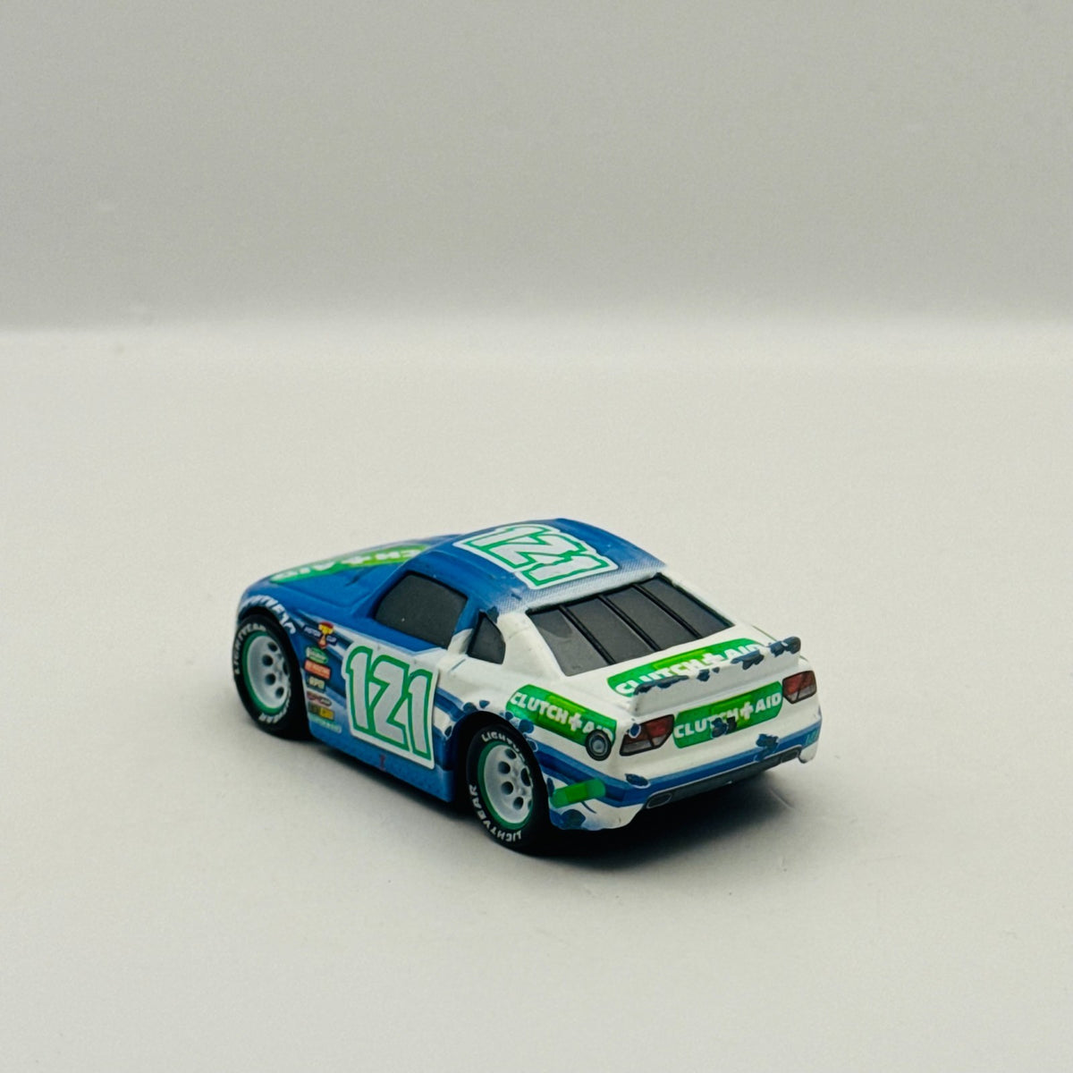 Disney Pixar Cars - DINO DRAFTSKY CLUTCH AID Veteran Racer - 1:55 Diecast