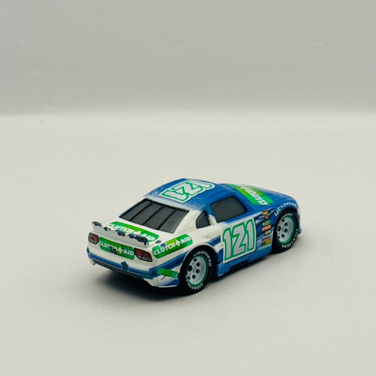 Disney Pixar Cars - DINO DRAFTSKY CLUTCH AID Veteran Racer - 1:55 Diecast