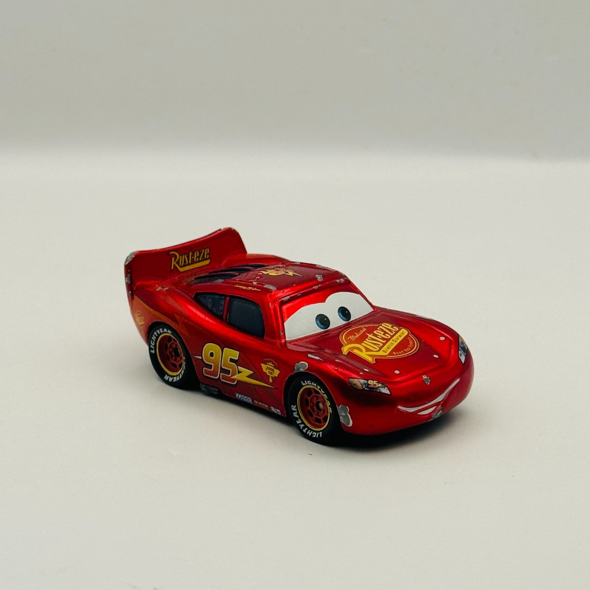 Disney Pixar Cars - ENCYCLOPEDIA EXCLUSIVE METALLIC MCQUEEN - 1:55 Diecast