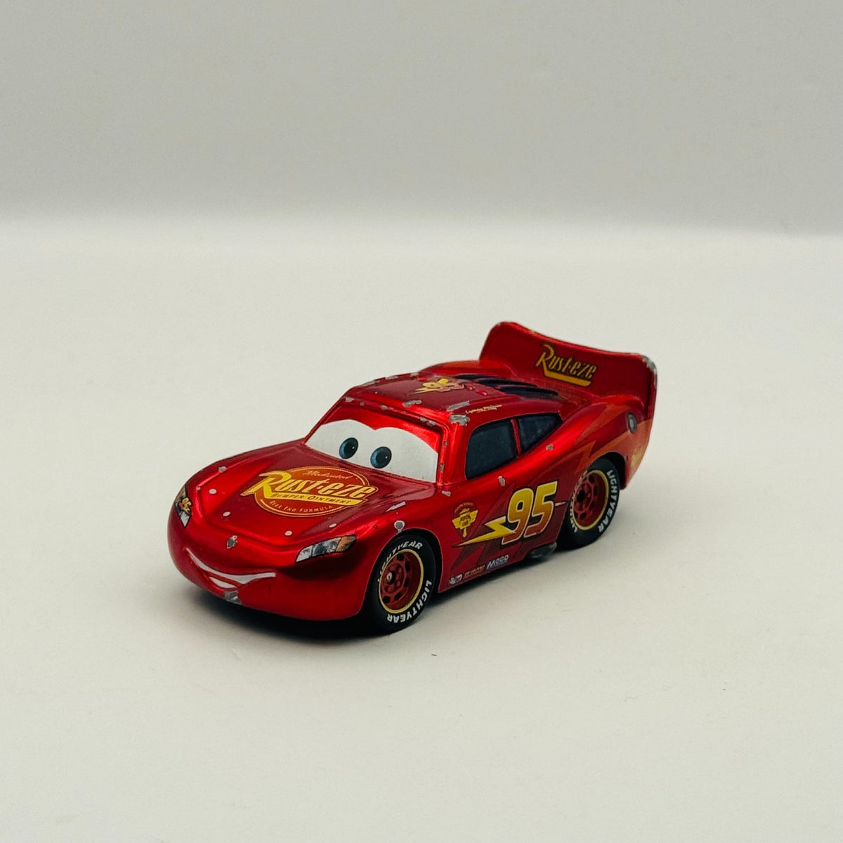 Disney Pixar Cars - ENCYCLOPEDIA EXCLUSIVE METALLIC MCQUEEN - 1:55 Diecast