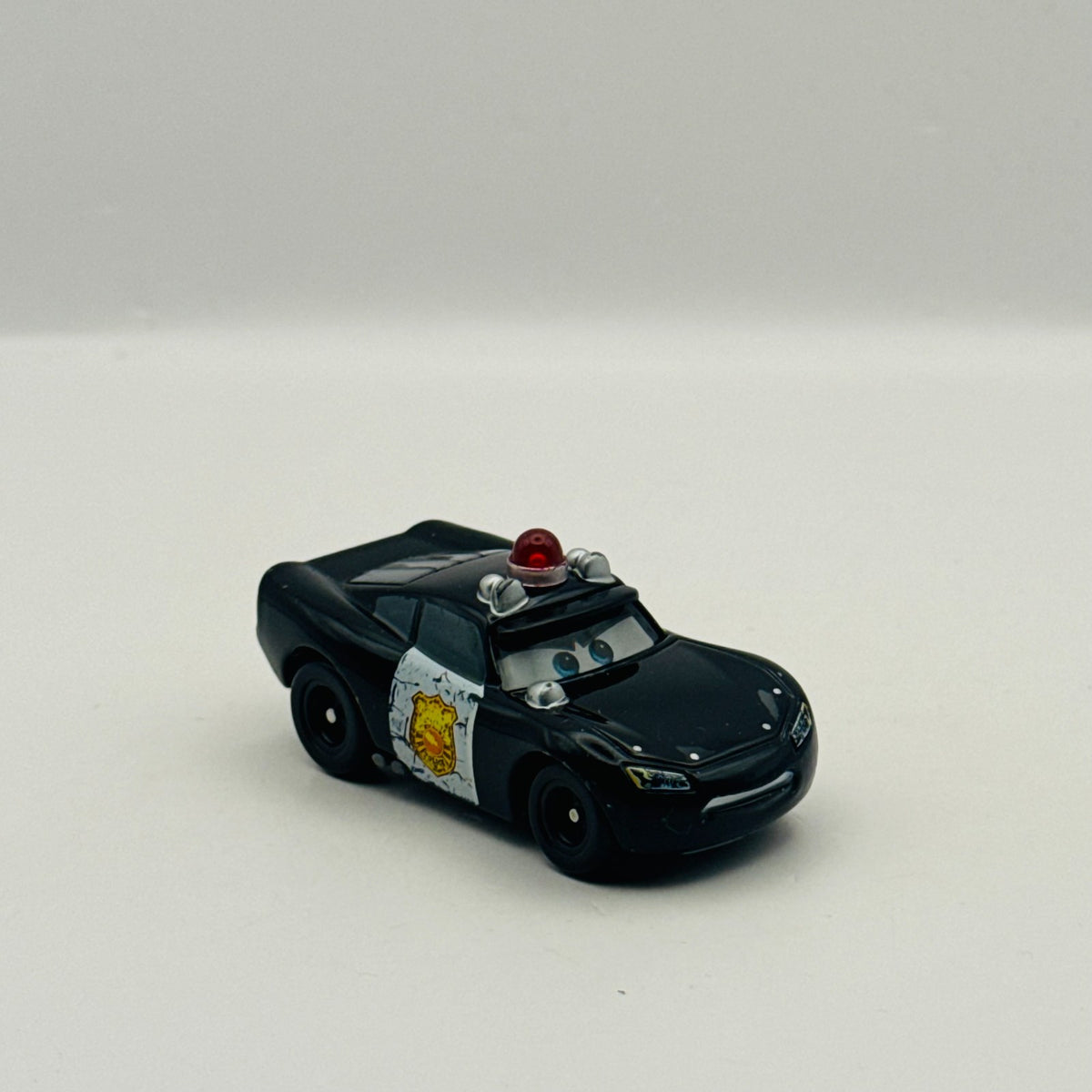 Disney Pixar Cars - Tomica LIEUTENANT MCQUEEN MATER PRIVATE EYE - 1:64 Diecast