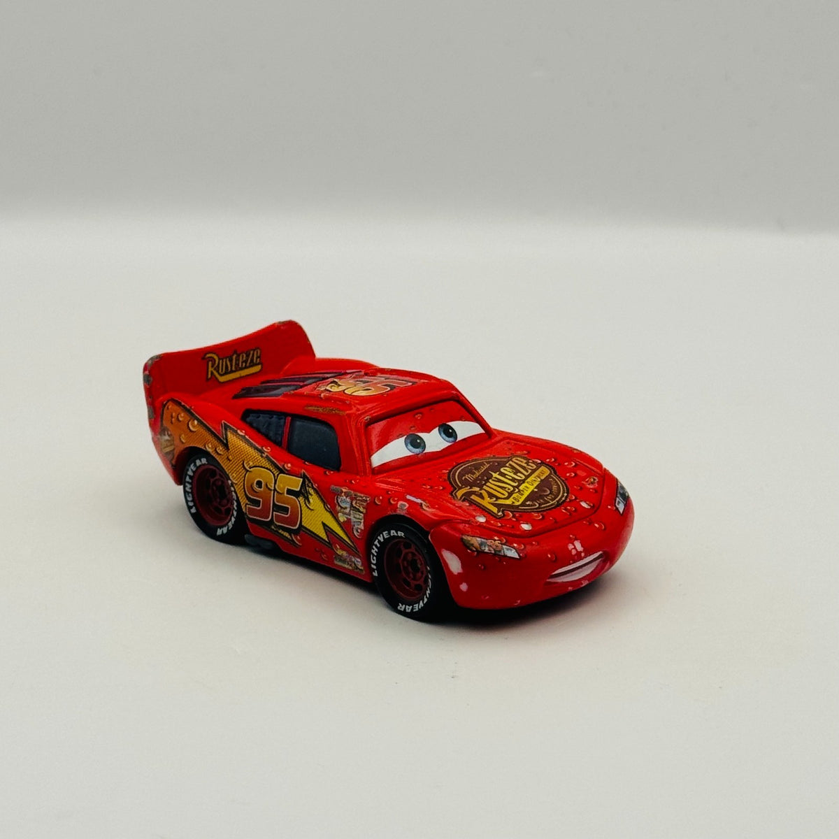 Disney Pixar Cars - WET LIGHTNING MCQUEEN Final Lap 2010 - 1:55 Diecast
