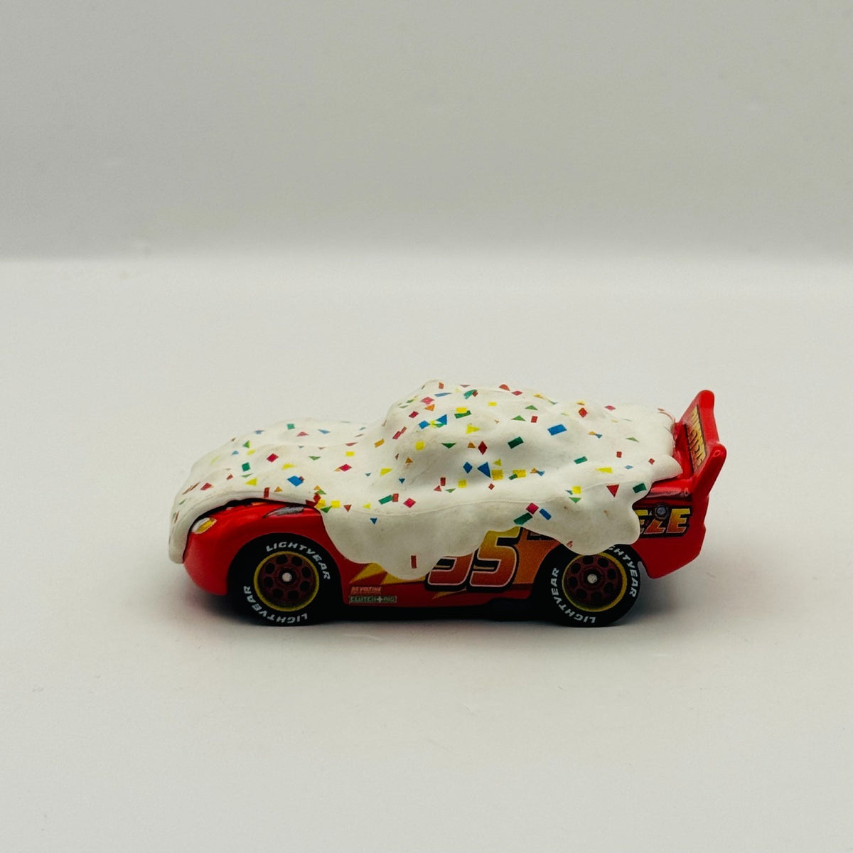 Disney Pixar Cars - CUPCAKE LIGHTNING MCQUEEN 2020 - 1:55 Diecast