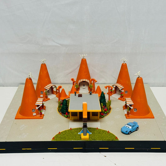 Disney Pixar Cars PRECISION SERIES SALLY'S COZY CONE MOTEL Light Up 1:55 Diecast