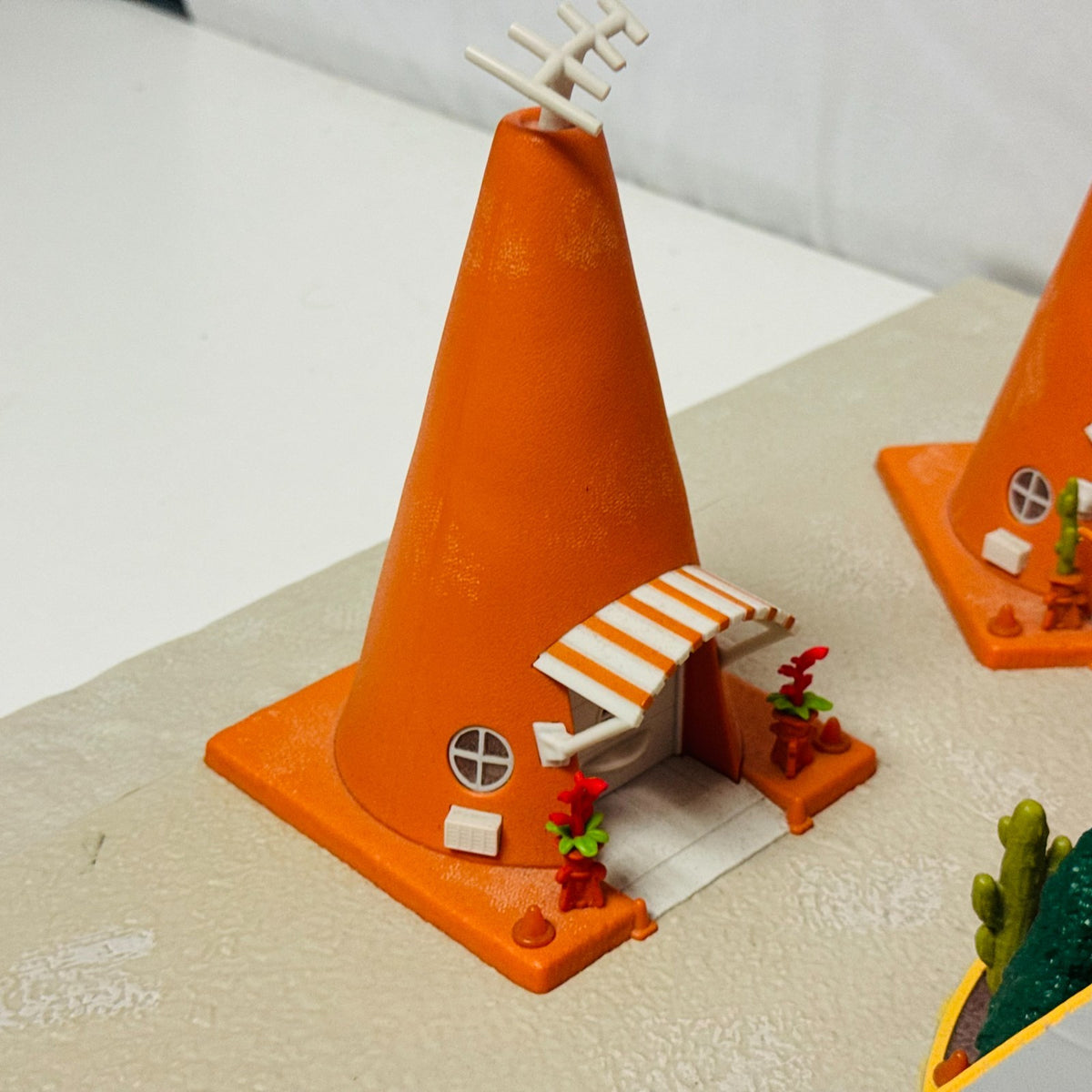 Disney Pixar Cars PRECISION SERIES SALLY'S COZY CONE MOTEL Light Up 1:55 Diecast