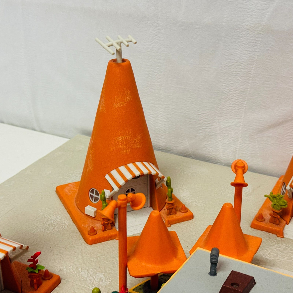 Disney Pixar Cars PRECISION SERIES SALLY'S COZY CONE MOTEL Light Up 1:55 Diecast