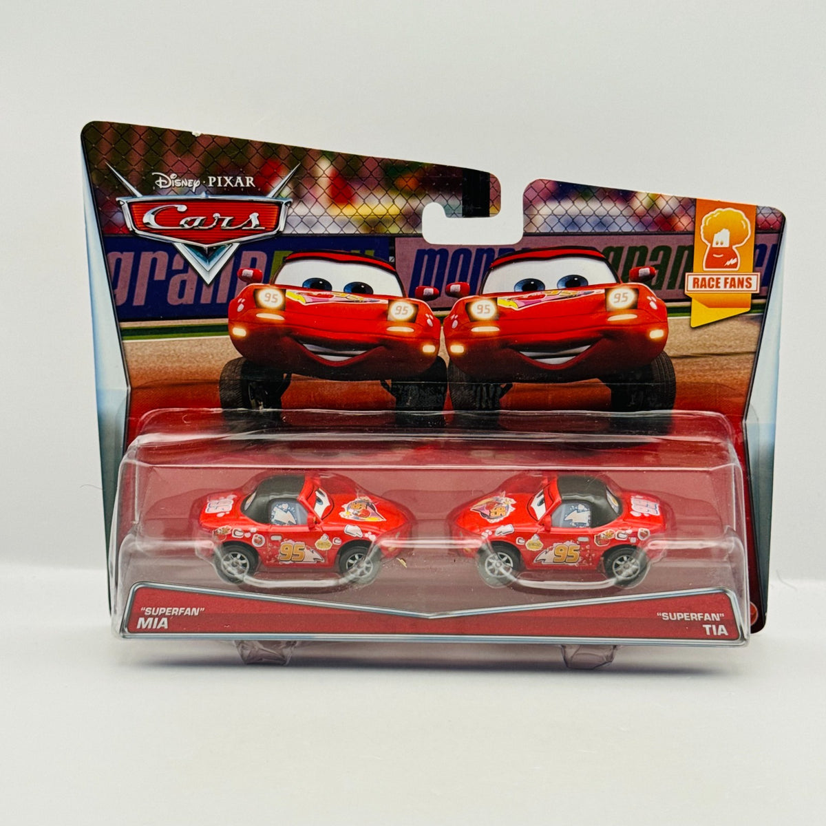 Disney Pixar Cars - RED MCQUEEN SUPERFAN MIA & TIA Race Fans 2015 - 1:55 Diecast