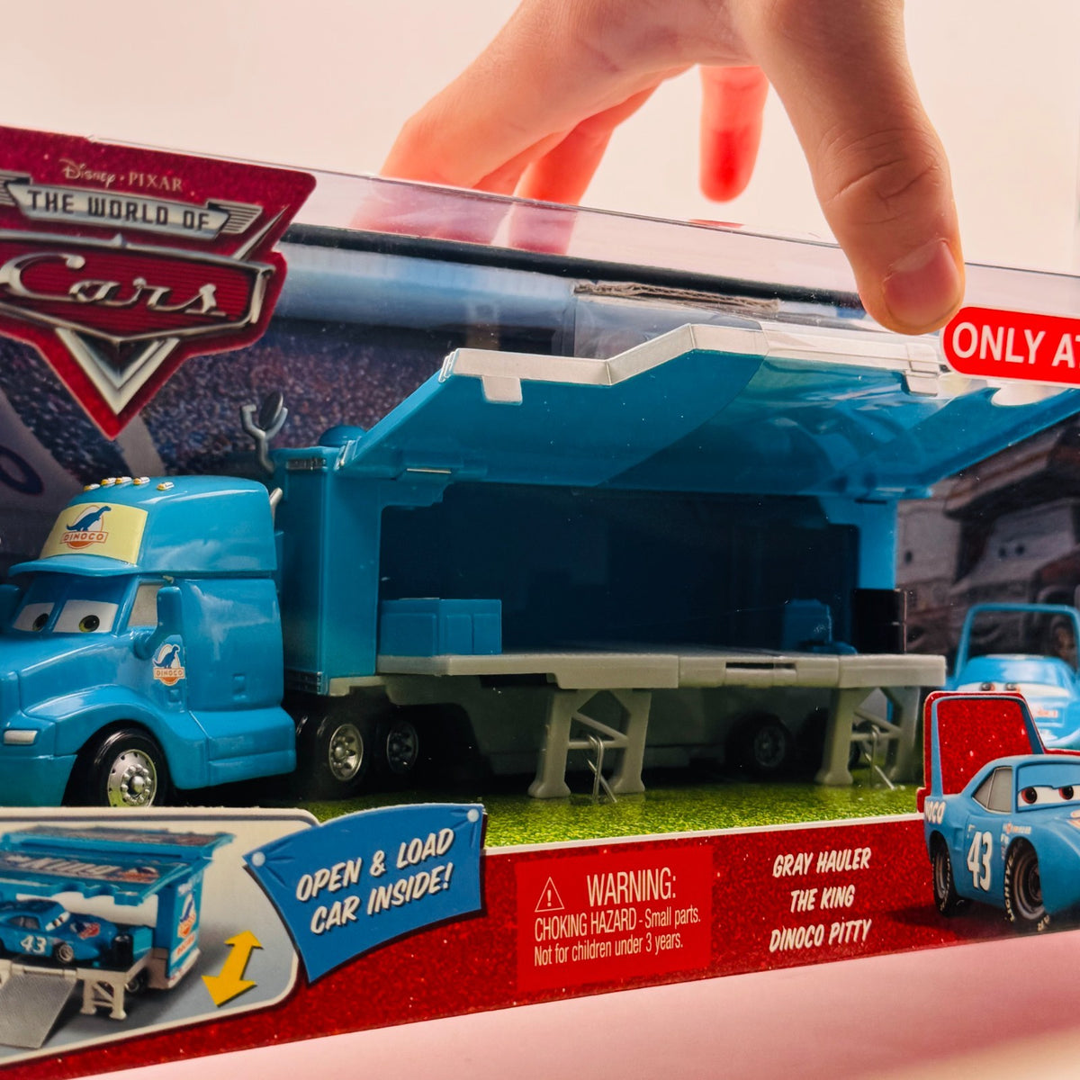 Disney Pixar Cars TEAM DINOCO CREW GRAY HAULER KING PITTY RESEALED- 1:55 Diecast