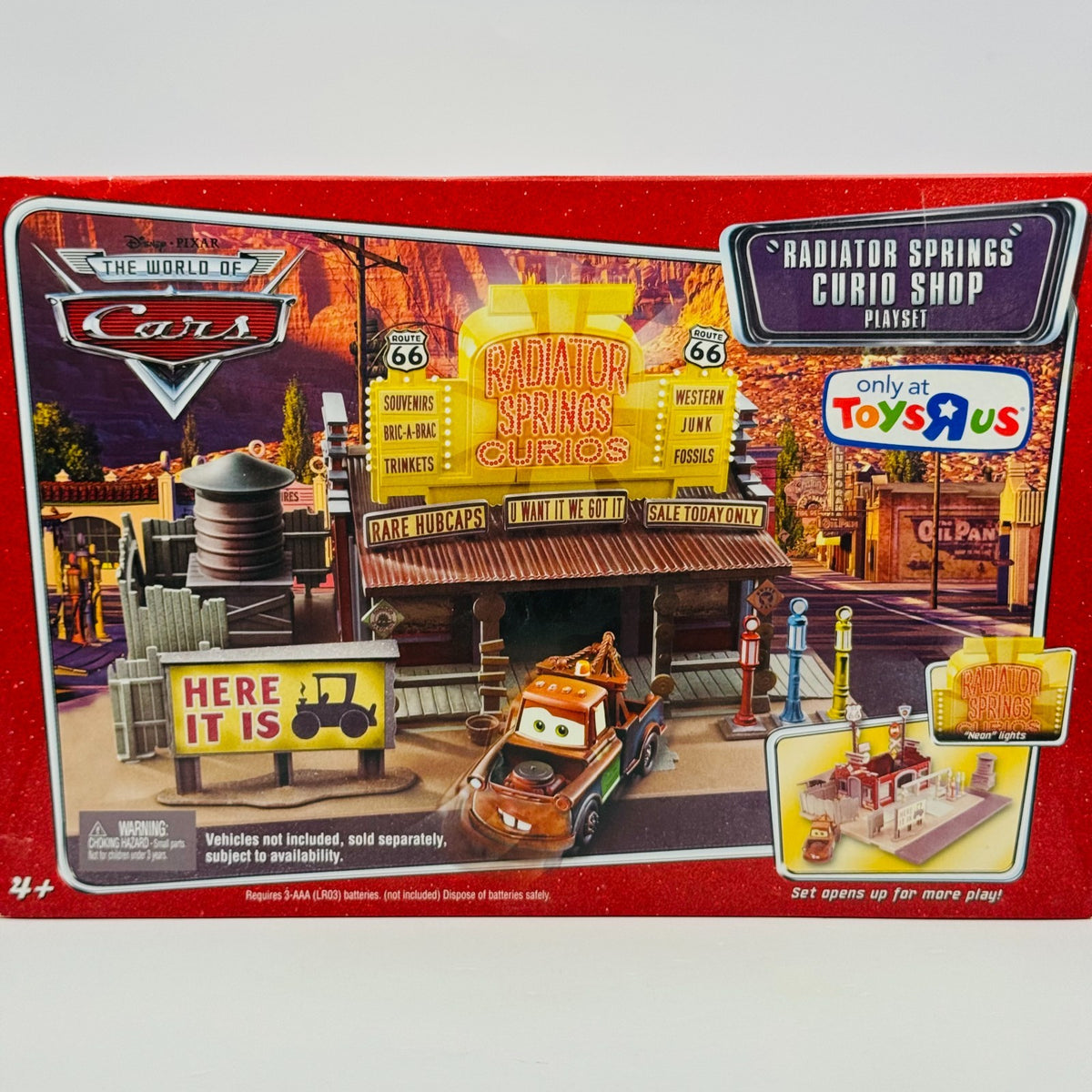 Disney Pixar Cars - RADIATOR SPRINGS LIGHT-UP LIZZIE'S CURIO SHOP - 1:55 Diecast