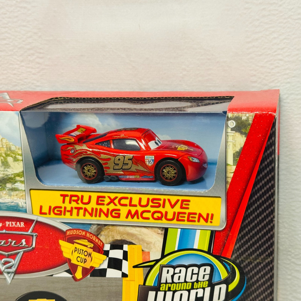 Disney Pixar Cars - FINISH LINE FRENZY GOLD MCQUEEN Cars 2 2011 - 1:55 Diecast