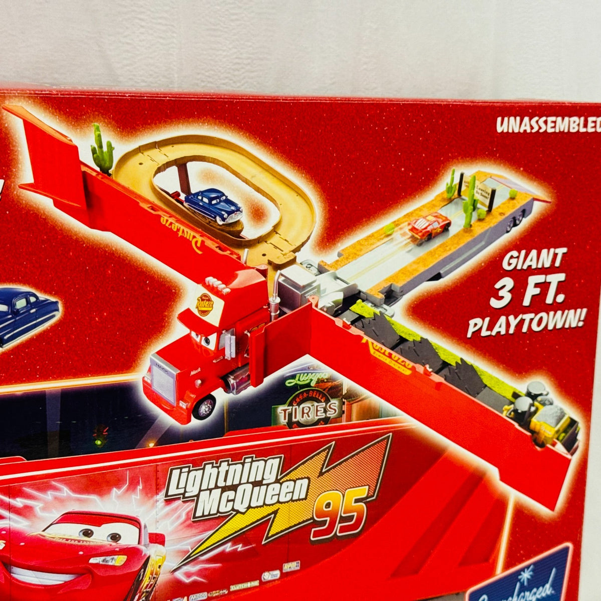 Disney Pixar Cars - GIANT MEGA MACK PLAYTOWN BESSIE Supercharged 2007 1:55 Scale