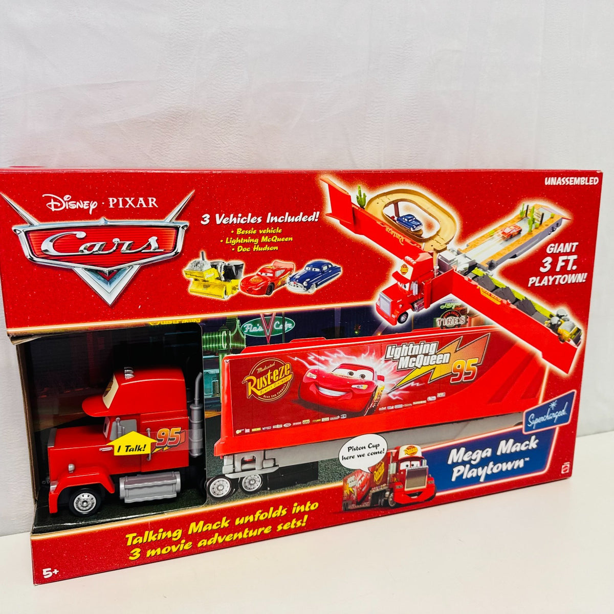 Disney Pixar Cars - GIANT MEGA MACK PLAYTOWN BESSIE Supercharged 2007 1:55 Scale