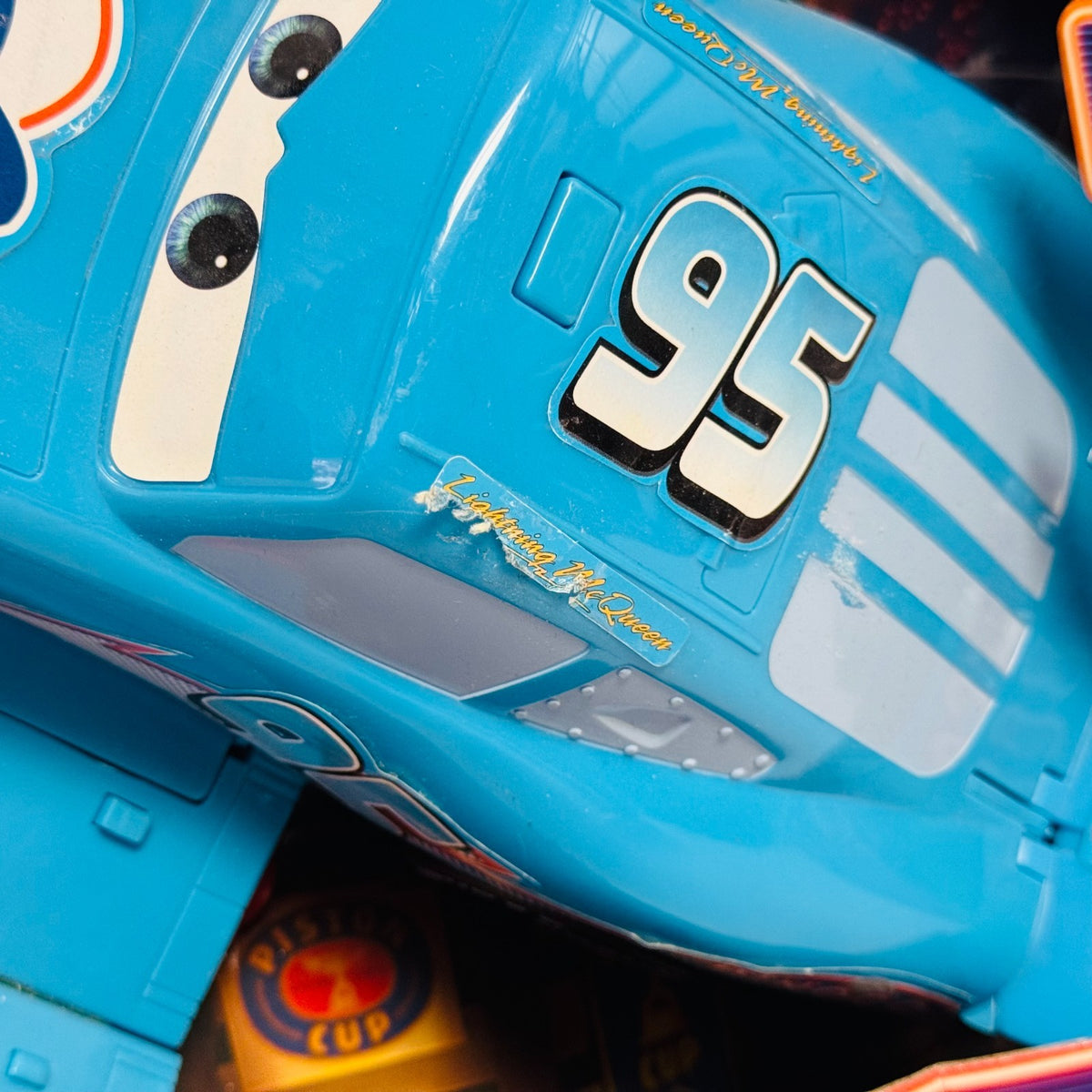 Disney Pixar Cars - LARGE TRANSFORMING LIGHTNING STORM MCQUEEN 2007 - 1:24 Scale