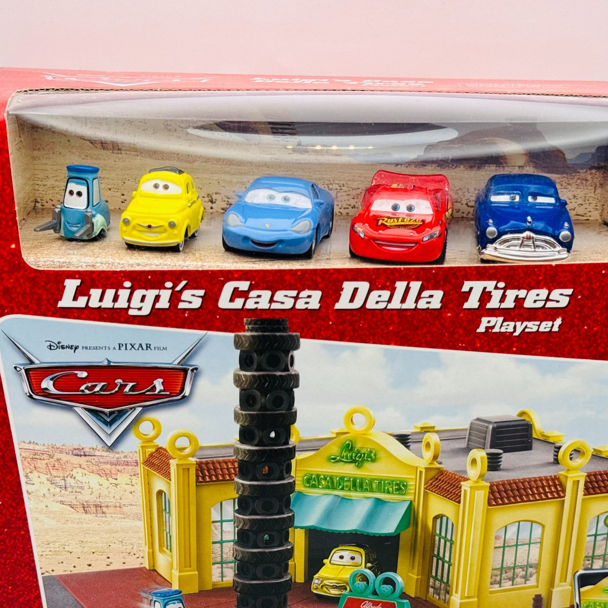 Disney Pixar Cars - RADIATOR SPRINGS LUIGI'S CASA DELLA TIRES SET - 1:55 Diecast