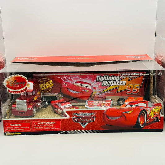 Disney Pixar Cars - METALLIC RUNAWAY MACK HAULER Disney Store 2010 - 1:55 Scale