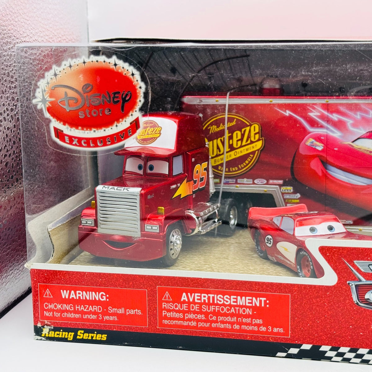 Disney Pixar Cars - METALLIC RUNAWAY MACK HAULER Disney Store 2010 - 1:55 Scale
