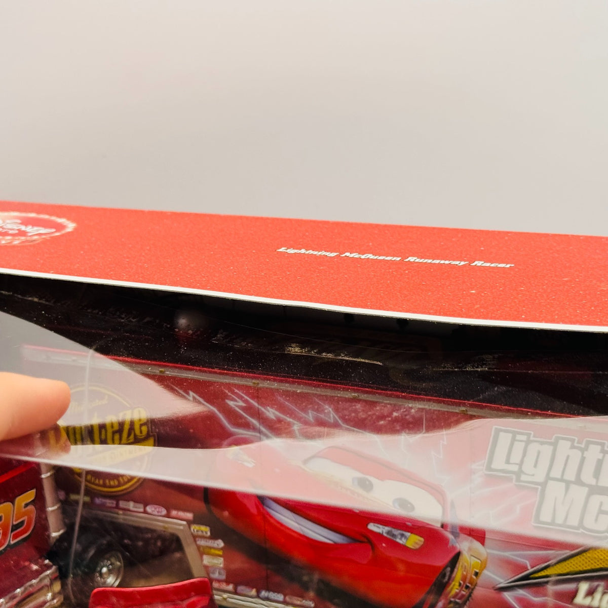 Disney Pixar Cars - METALLIC RUNAWAY MACK HAULER Disney Store 2010 - 1:55 Scale