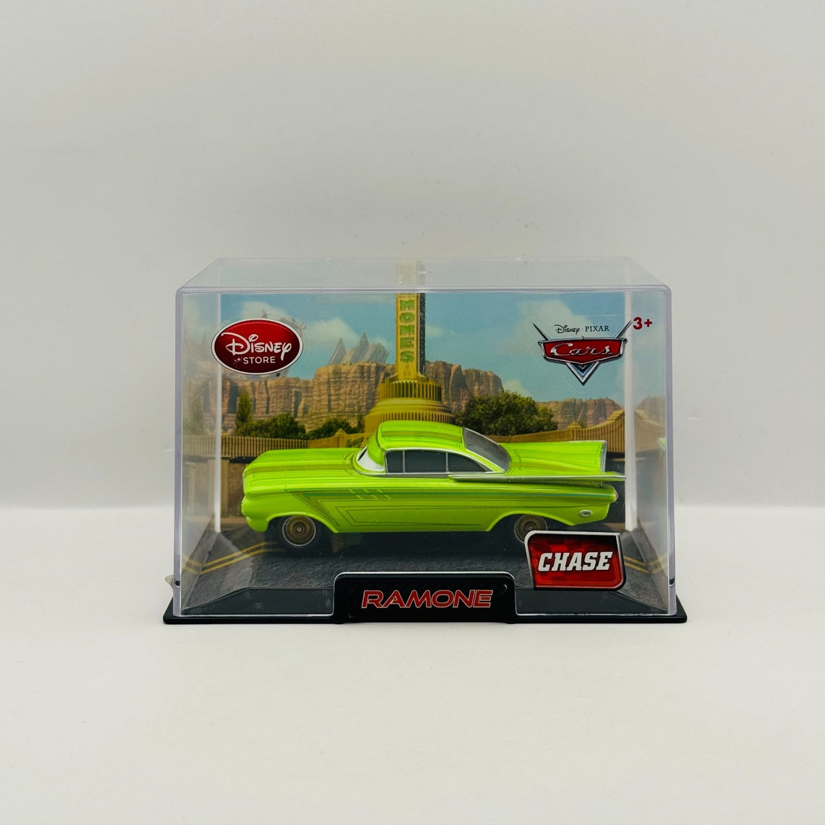 Disney Pixar Cars - GREEN BODY SHOP ARTIST RAMONE Disney Store - 1:43 Diecast
