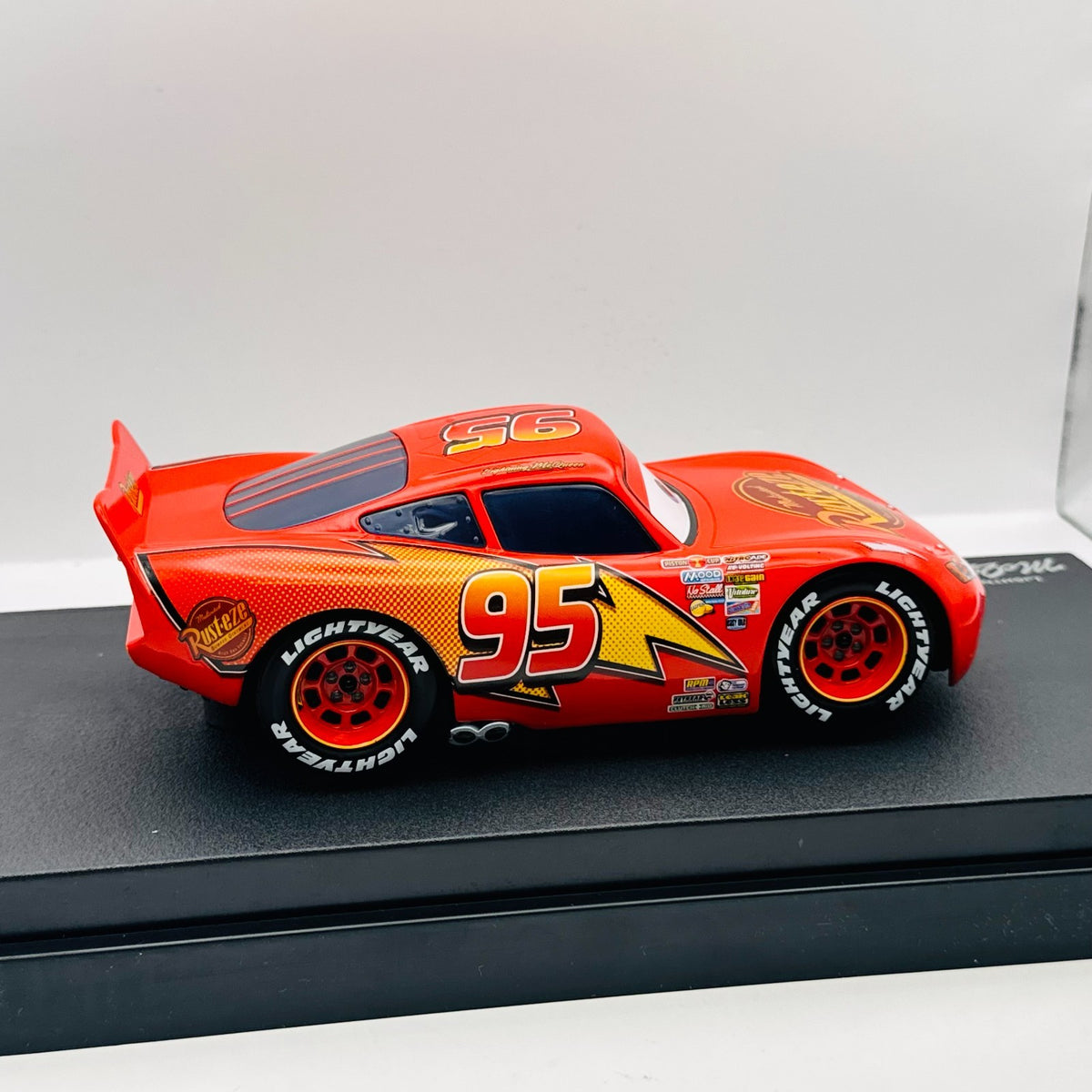 Disney Pixar Cars - MATTY COLLECTOR CARS 1 LIGHTNING MCQUEEN 2010 - 1:24 Diecast