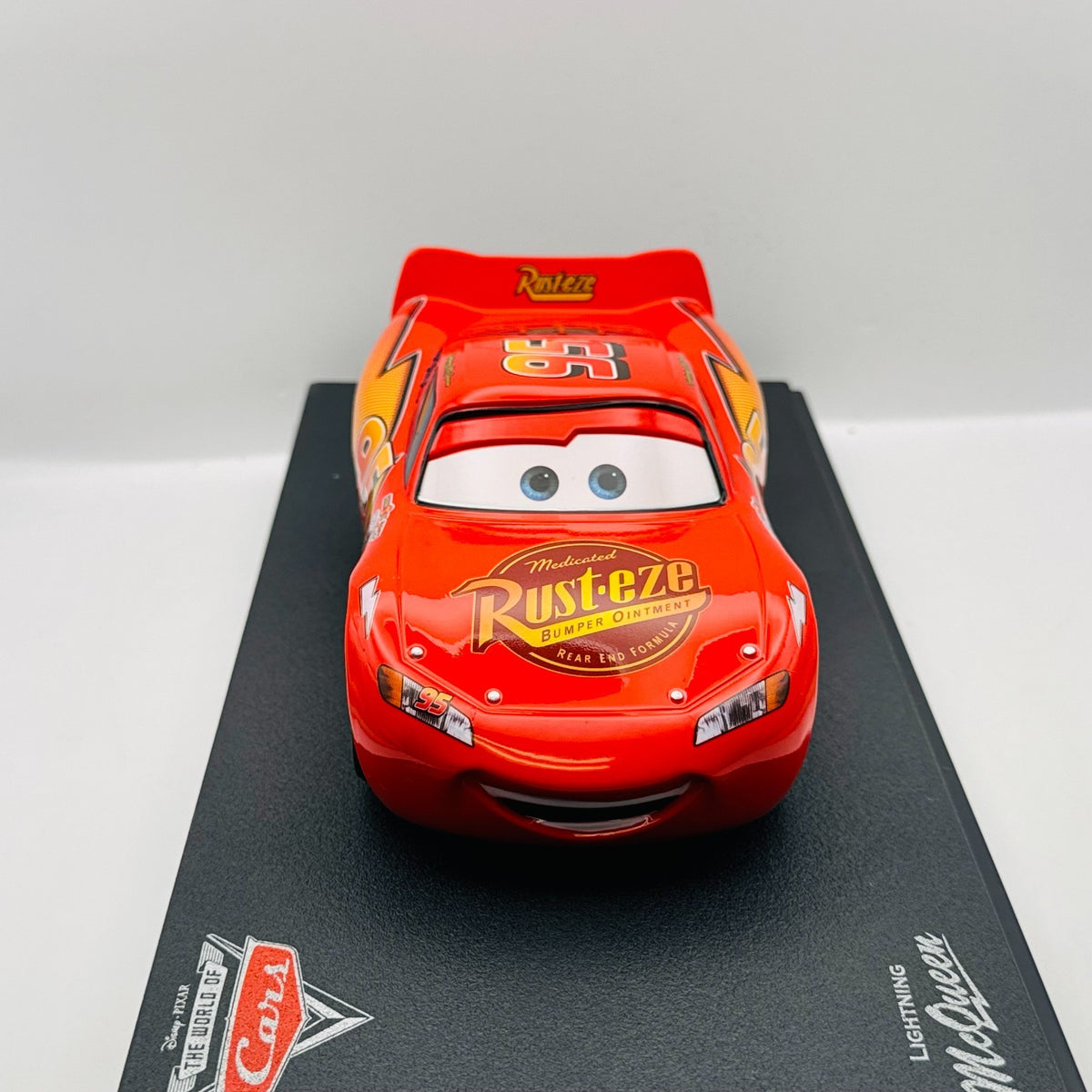 Disney Pixar Cars - MATTY COLLECTOR CARS 1 LIGHTNING MCQUEEN 2010 - 1:24 Diecast