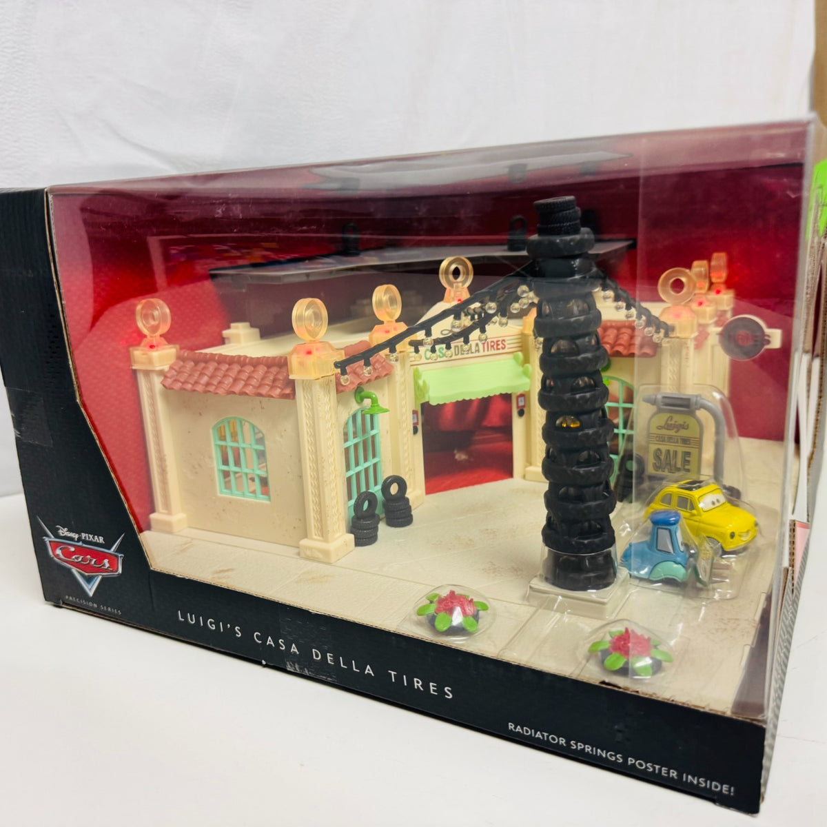 Disney Pixar Cars PRECISION SERIES LUIGI'S CASA DELLA TIRES Lights 1:55 Diecast