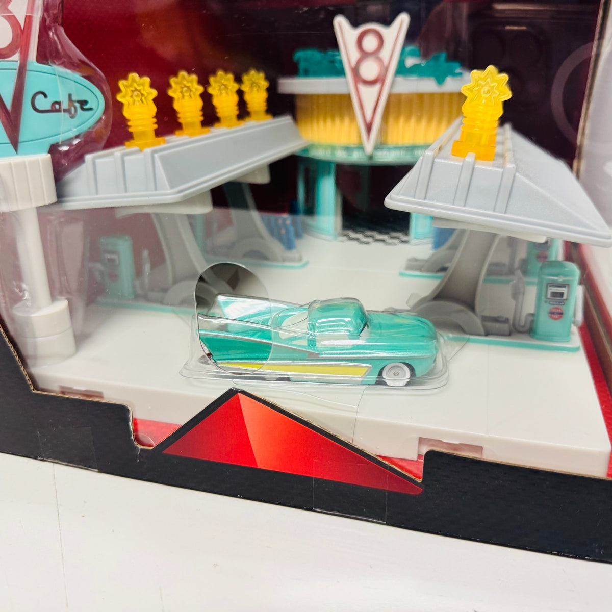 Disney Pixar Cars - PRECISION SERIES FLO'S V8 CAFE LIGHT UP 2015 - 1:55 Diecast