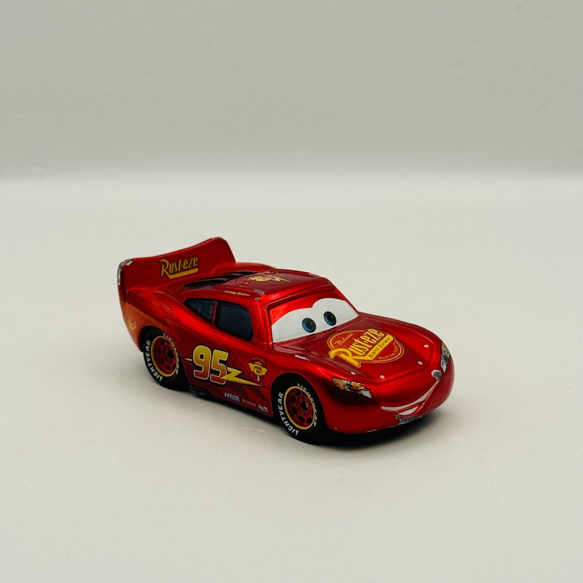 Disney Pixar Cars - ENCYCLOPEDIA EXCLUSIVE METALLIC MCQUEEN - 1:55 Diecast