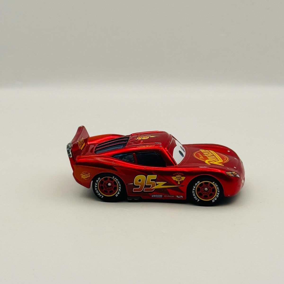 Disney Pixar Cars - ENCYCLOPEDIA EXCLUSIVE METALLIC MCQUEEN - 1:55 Diecast