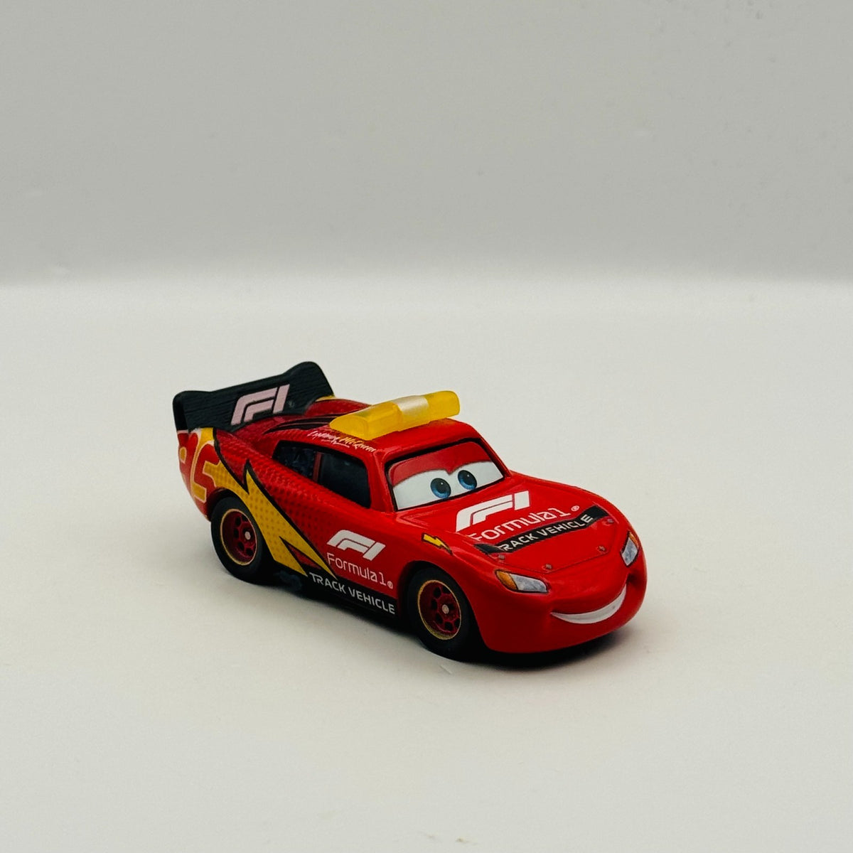 Disney Pixar Cars - FORMULA 1 COLLAB 3-PACK MCQUEEN, FRANCESCO 2026 1:55 Diecast