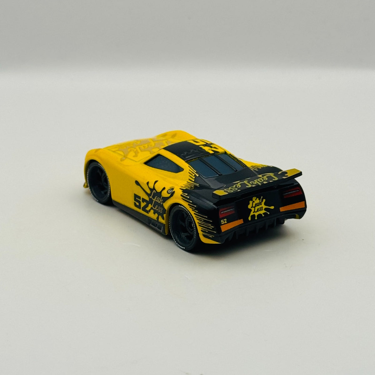 Disney Pixar Cars - GEORGE NEW-WIN LEAK LESS - 1:55 Diecast *NEW OUT OF BOX*