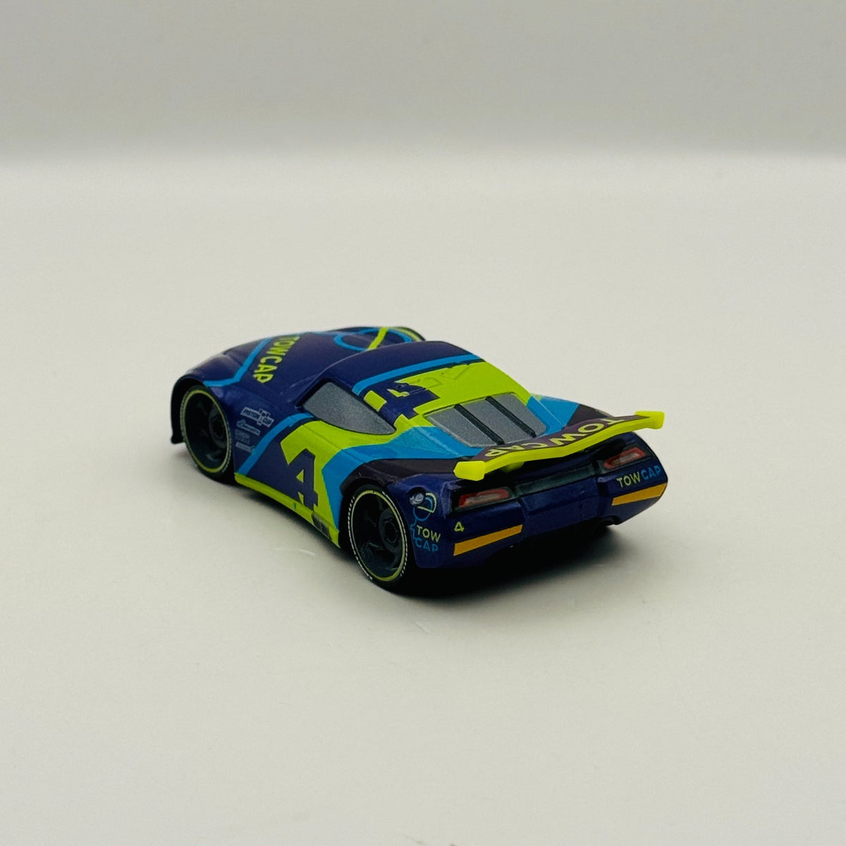 Disney Pixar Cars - J.D. MCPILLAR TOW CAP - 1:55 Diecast *NEW OUT OF BOX*