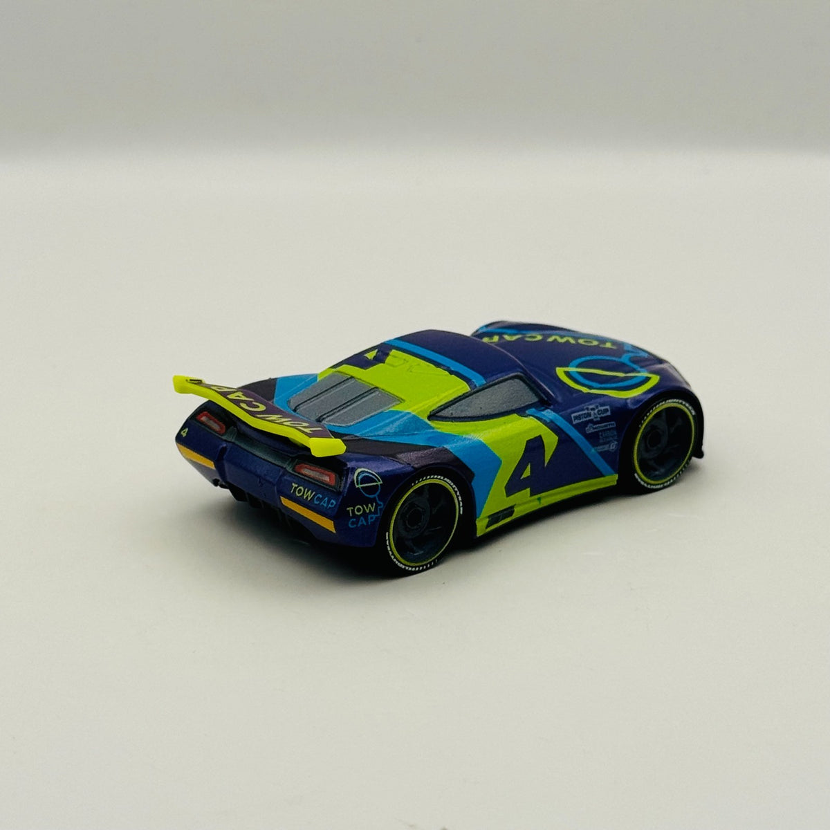 Disney Pixar Cars - J.D. MCPILLAR TOW CAP - 1:55 Diecast *NEW OUT OF BOX*