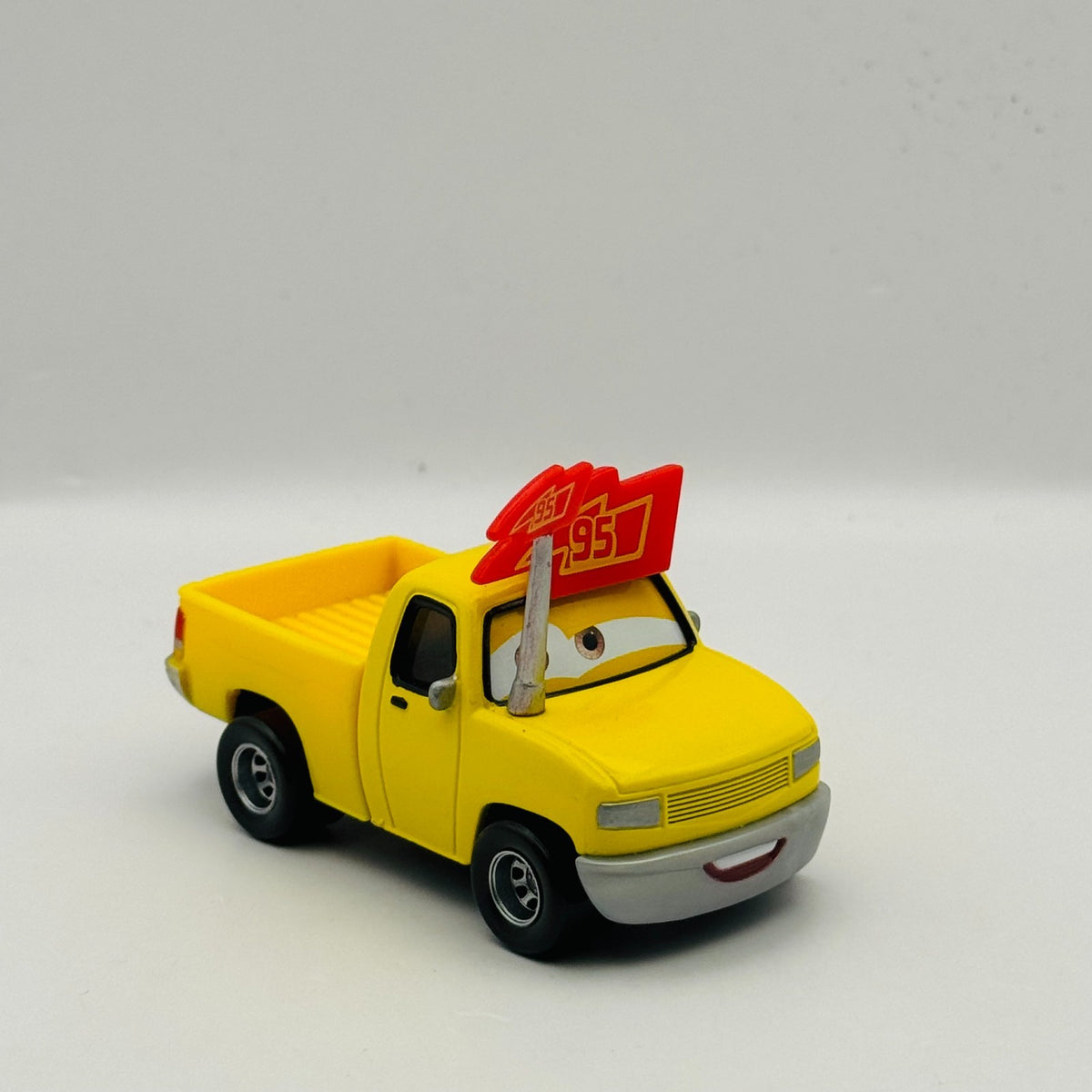Disney Pixar Cars - YELLOW PICKUP FAN CUSTOM - 1:55 Diecast